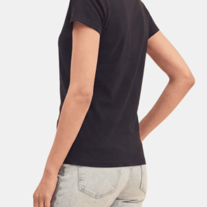 Camiseta negra de mujer personalizada Fruit of the Loom en algodón de manga corta.
