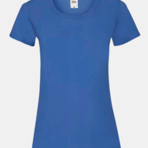 Camiseta azul básica de mujer Fruit of the Loom en fondo neutro