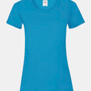 Camiseta azul celeste básica de mujer Fruit of the Loom en fondo neutro
