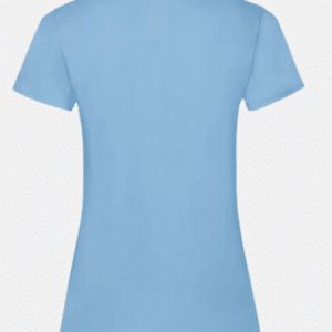 Vista posterior plana de camiseta azul cielo básica de mujer