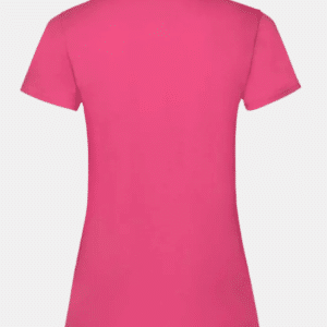 Vista posterior plana de camiseta fucsia básica de mujer