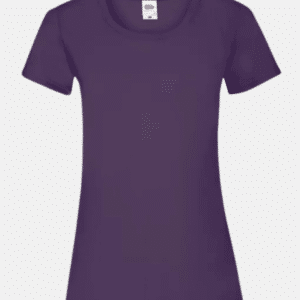 Camiseta morado púrpura básica de mujer Fruit of the Loom en fondo neutro
