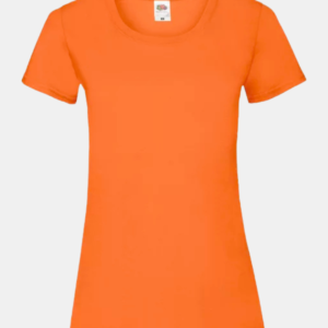 Camiseta naranja básica de mujer Fruit of the Loom en fondo neutro
